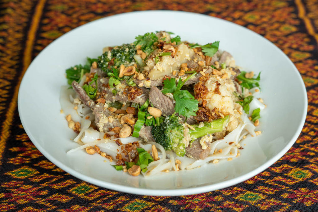 Plate of Me Ga Tunk noodles with beef and vegetables